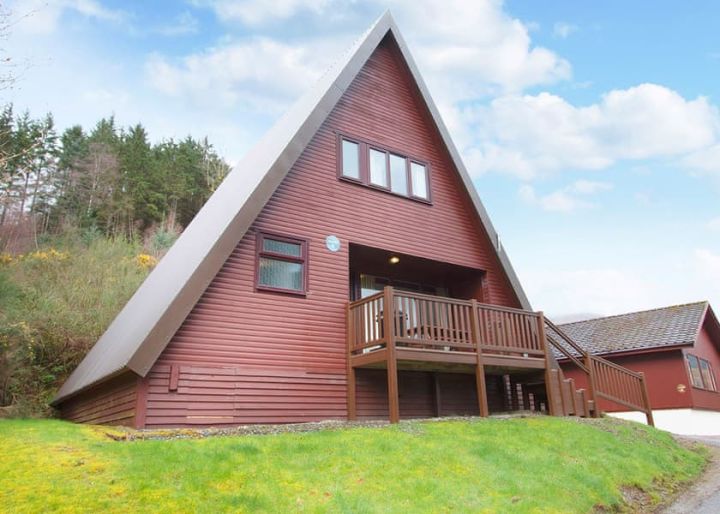 Lochside Scotland luxury Aframe lodge stay 4nts (sleeps 6 & pet friendly)